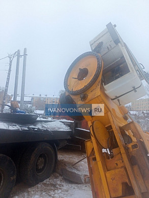 В Иванове на стройплощадке под нагрузкой разломился автокран